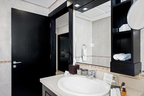 Deluxe One-Bedroom Suite image 1