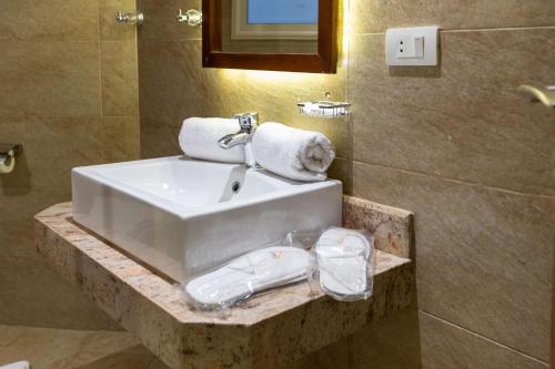 Top pyramids view hotel - image 9