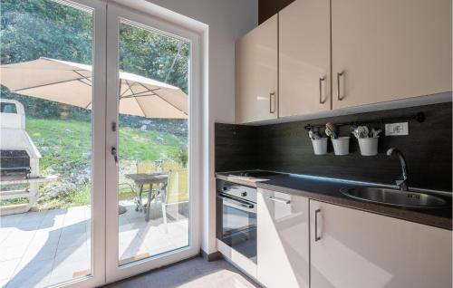 кухня, Cozy Apartment In Porozina With Wifi in Белі