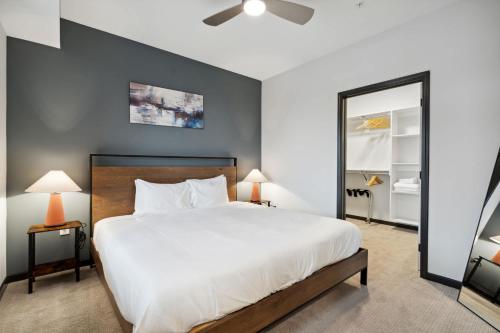 CozySuites Mass with parking lounge & roof deck #34 in Indianapolis, USA