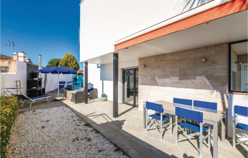 Three-Bedroom Holiday home Sant Pere Pescador with an Outdoor Swimming Pool 04 - image 6