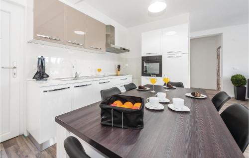 廚房, Gorgeous Home In Drinovci With Wifi in 德里諾維錫