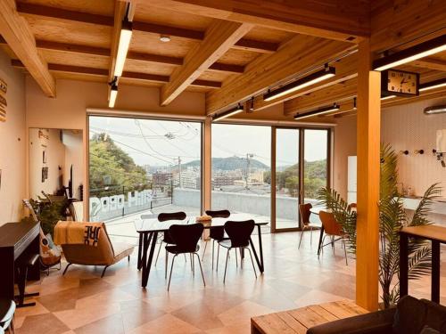 道後温泉本館まで車2分広々124m2貸切別荘大人数宿泊向