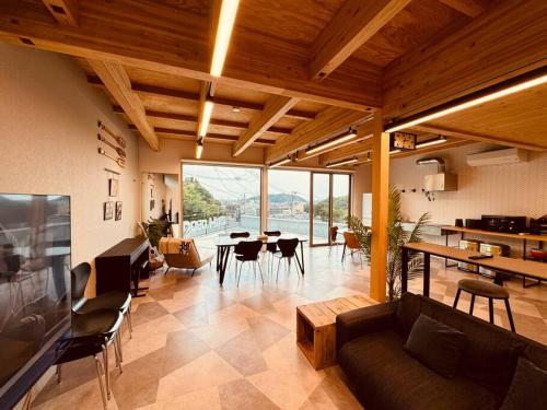 道後温泉本館まで車2分広々124m2貸切別荘大人数宿泊向