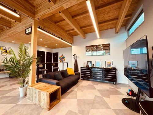 道後温泉本館まで車2分広々124m2貸切別荘大人数宿泊向