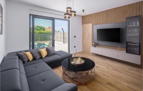 Luxurious Apartment In Radmani With Private Swimming Pool, Can Be Inside Or Outside in Radmani