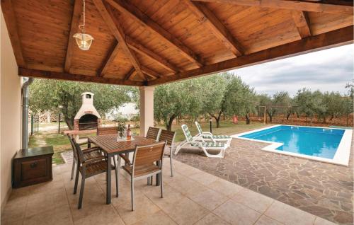 Lovely Home In Vodnjan With Kitchen