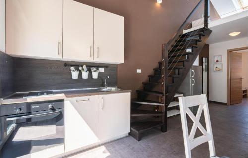 кухня, Cozy Apartment In Porozina With Wifi in Белі