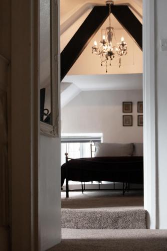 Longbridge House - image 2