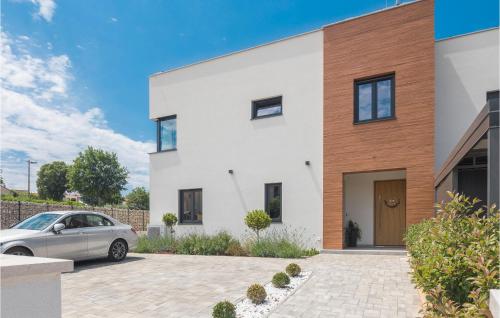 Viesnīcas āriene, Luxurious Apartment In Radmani With Private Swimming Pool, Can Be Inside Or Outside in Radmani