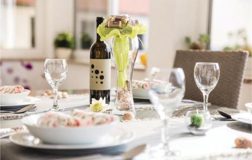 餐廳, 扎格爾四號度假屋 (Nice Home In Brsec With House Sea View) in 比斯薩克