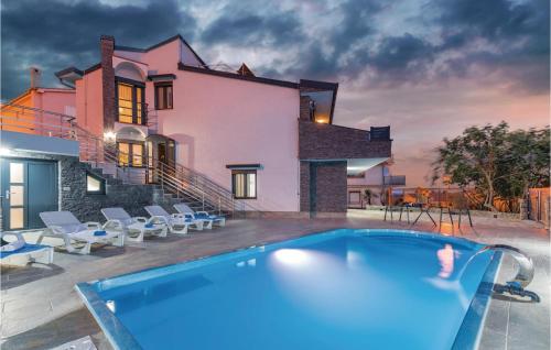 4 Bedroom Cozy Home In Krk 4 Bedroom Cozy Home In Krk