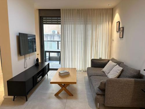 Family Apartment By IsrApart – khách sạn tại Ramat Gan