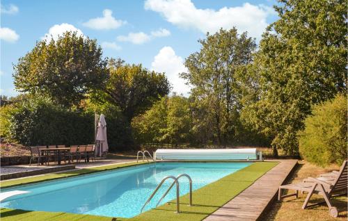 Bazén, Lovely Home In Marcillac-Saint-Quenti in Marcillac-Saint-Quentin