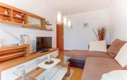 Three-Bedroom Holiday Home In Dragozetici in Dragozetici