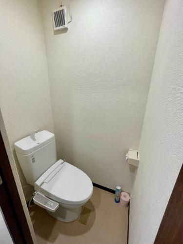 One-Bedroom Apartment image 3