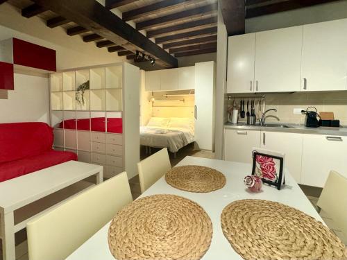 Niki O. Apartments 3