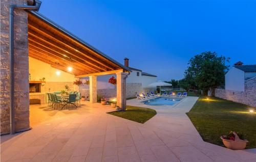 Peldbaseins, Beautiful Home In Bokordici With Sauna in Bokordici