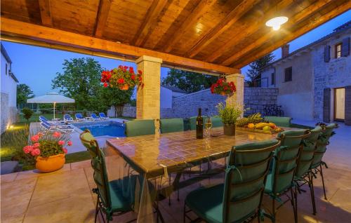 Peldbaseins, Beautiful Home In Bokordici With Sauna in Bokordici