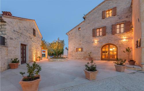 Peldbaseins, Beautiful Home In Bokordici With Sauna in Bokordici