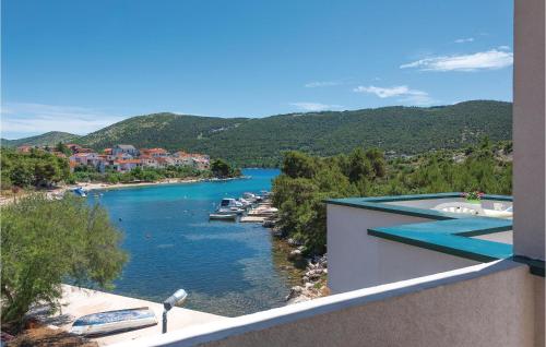 1 Bedroom Cozy Apartment In Grebastica