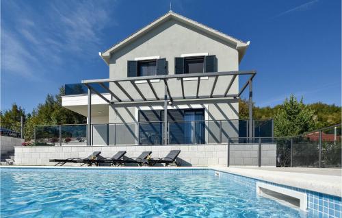 Viesnīcas āriene, Stunning Home In Obrovac Sinjski in Karakašica