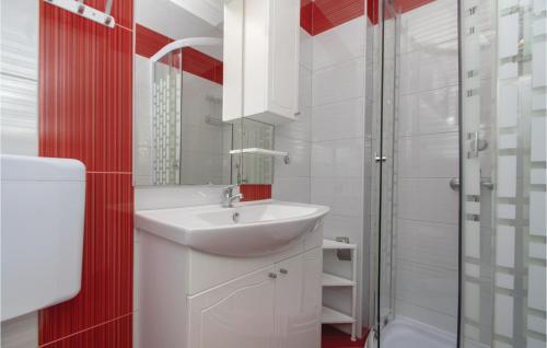 Vannas istaba, Two-Bedroom Apartment In Trstenik in Trstenik