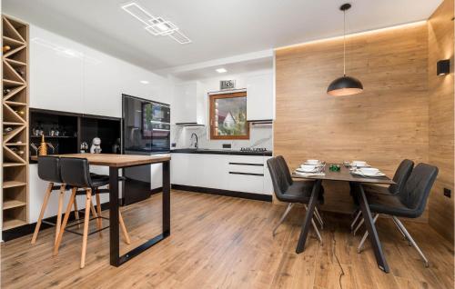 virtuve, Lovely Home In Tuk Vojni in Begovo Razdolje