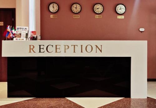 Front desk [24-hour]