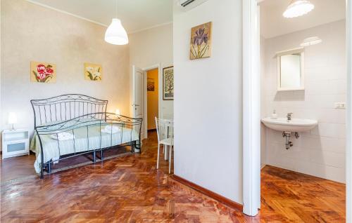 Amazing home in Fiumicino with Jacuzzi WiFi and 7 Bedrooms - image 5