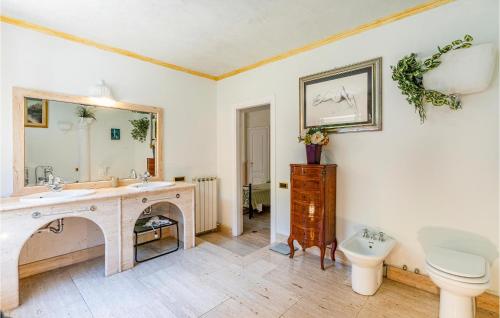 Amazing home in Fiumicino with Jacuzzi WiFi and 7 Bedrooms - image 2