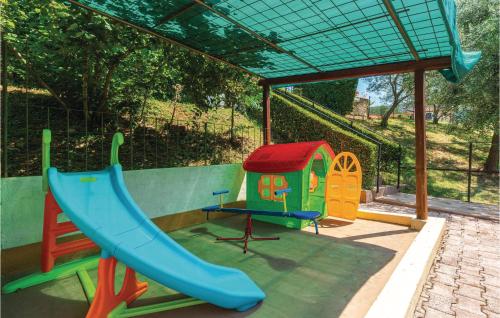 Peldbaseins, Nice Apartment In Pula With Sauna in Muntic