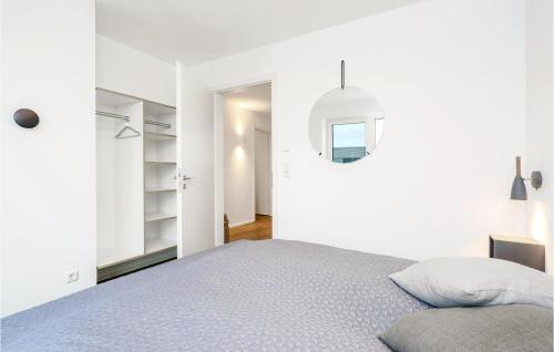 Penthouse Deluxe - image 5