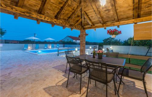 pludmale, Awesome Apartment In Gornje Rastane in Gorica