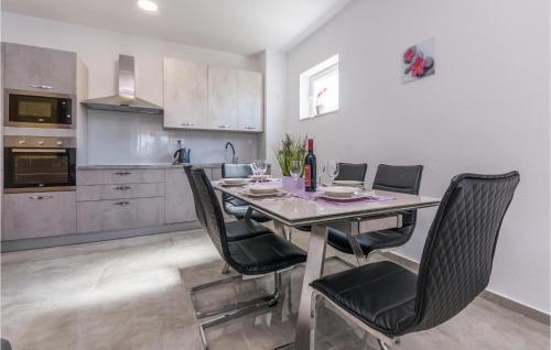 virtuve, Awesome Apartment In Gornje Rastane in Gorica