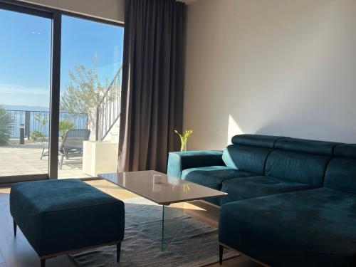 Three-Bedroom Deluxe Apartment image 10