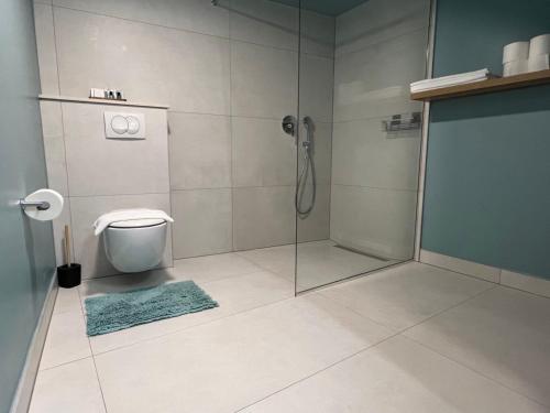 Three-Bedroom Deluxe Apartment image 3