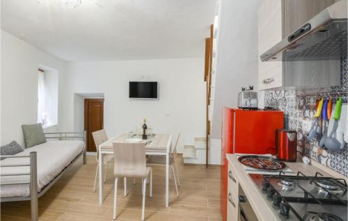  1 Bedroom Beautiful Home In Equi Terme in Equi Terme