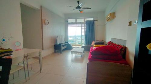 Apartment in central JB with sea view, city view, balcony, free WiFi and free parking, Johor Bahru (foto 7)