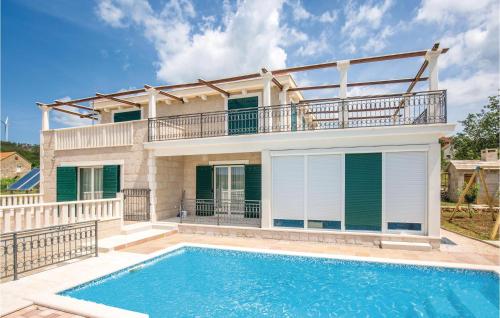 Peldbaseins, Beautiful Home In Zrnovnica-Split With Sauna in Cista Provo