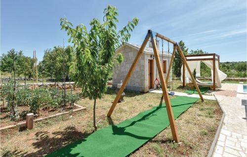 Dārzs, Beautiful Home In Zrnovnica-Split With Sauna in Cista Provo