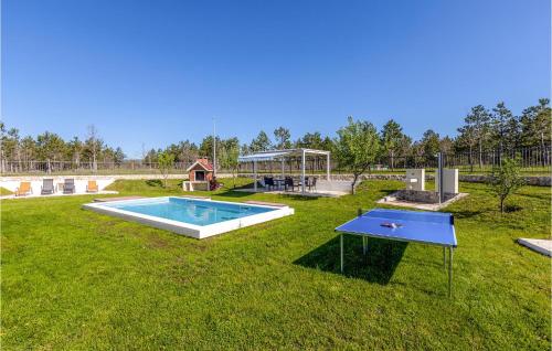Peldbaseins, Stunning Home In Tijarica With Wifi in Tijarica