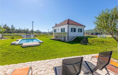 Peldbaseins, Stunning Home In Tijarica With Wifi in Tijarica