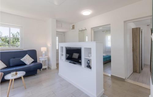 Stunning Home In Tijarica With Wifi in Tijarica