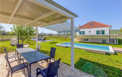 Peldbaseins, Stunning Home In Tijarica With Wifi in Tijarica