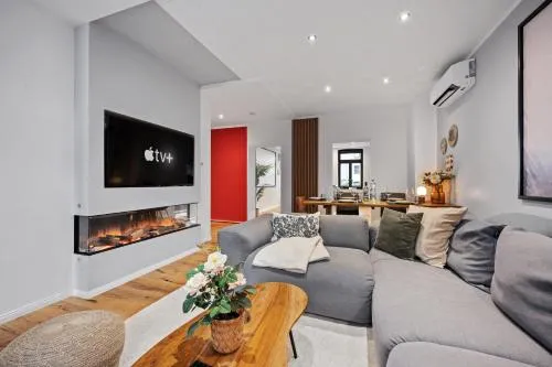 EDLER WOHNRAUM Schloßteich-Suite 3 Schlafzimmer für 8 Gäste mit 2 Balkonen, Kamin, Siemens-Kaffeevollautomat, Klima, Lift, 2 Parkplätze & WLAN 226 Mbps in Chemnitz, Deutschland