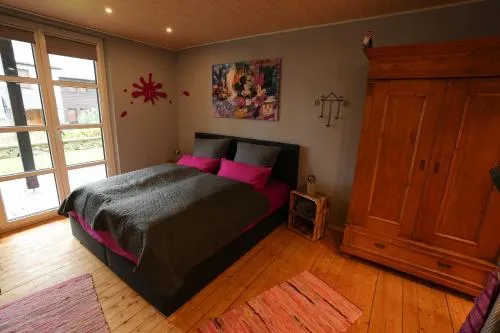 Spatzennest in Welschneudorf, Deutschland