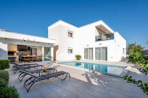 Blue fantasy villa – khách sạn tại Kastel Novi