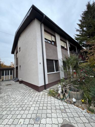 Apartman Ristić – khách sạn tại Pirot
