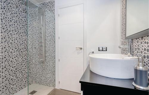 Two-Bedroom Apartment in Mijas Costa - image 11